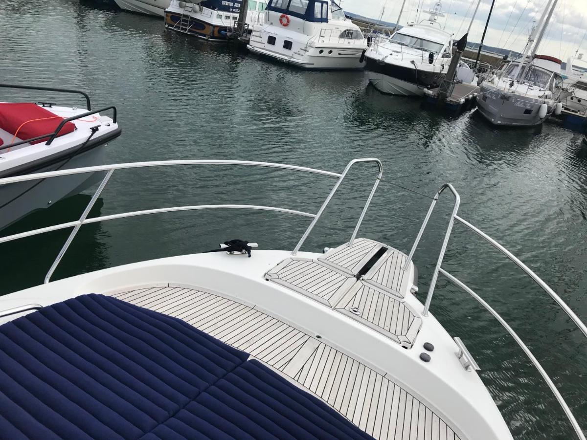 Adelphi B A Delightful 6 Berth Boat Hotel Lymington Exterior foto